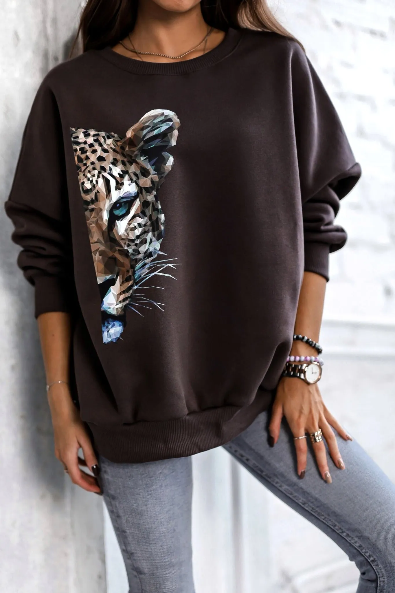 Maglia felpa oversize marrone in cotone con stampa tigre e bordi polsini