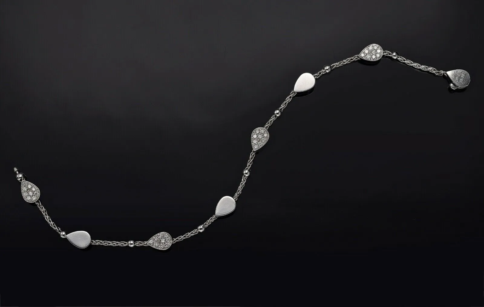 Piaget Lucea 18K White Gold Diamond Bracelet   Box